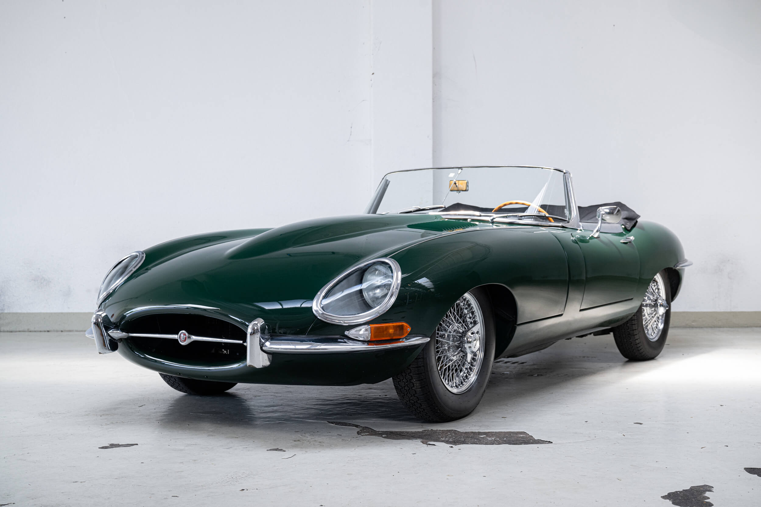 Jaguar E-Type series 1 OTS - Cool Classic Club